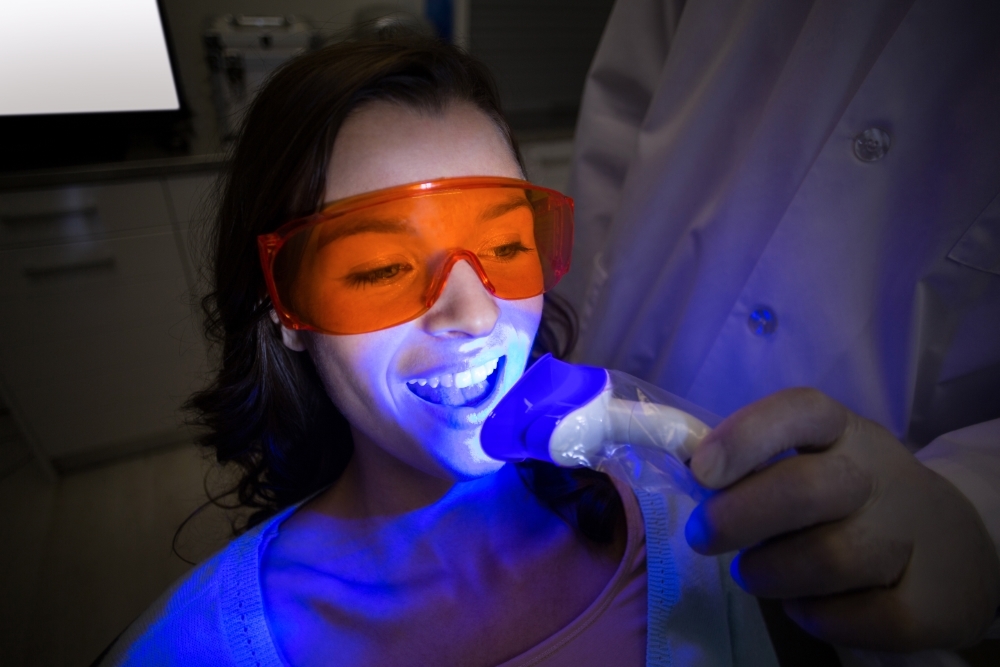 8種牙齒美白方法​-診所冷光美白​